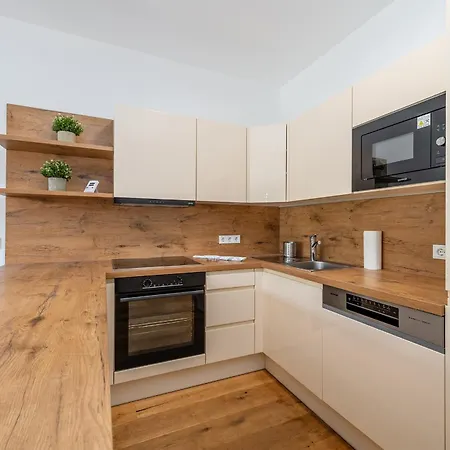 公寓 Mountain - By Mynests 格洛博明